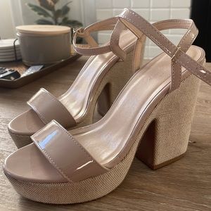 Nude patent wedge